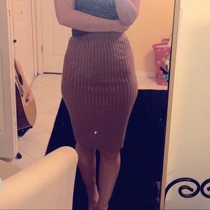 🥠 Bodycon Midi Skirt in Tan